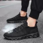 Hot-Sale-Light-Man-Running-Shoes-Comfortable-Breathable-Men-s-Sneaker-Casual-Antiskid-and-Wear-resistant.webp