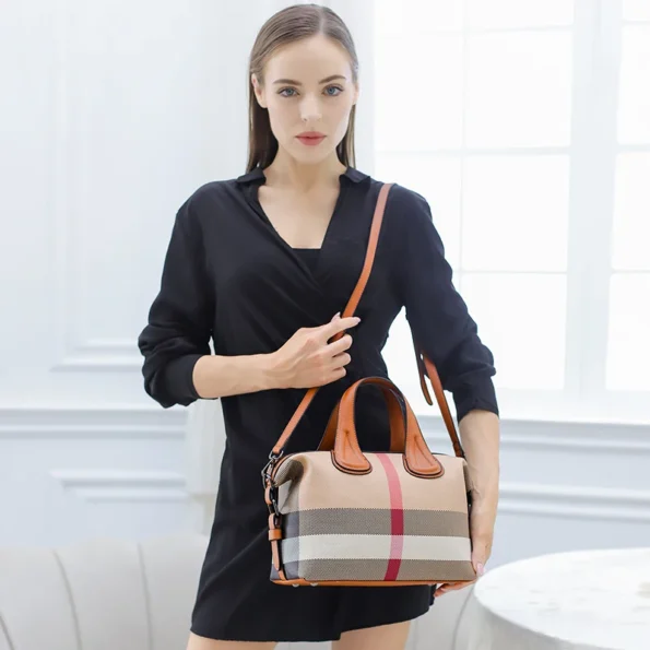 Lady Boston Handbags Luxury Fashion Plaid Canvas Women Messenger Shoulder Bags Brand Designer Portable Crossbody Bag Purses Boston Fashion Backpacks