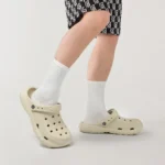 Women-and-Men-s-Hole-Shoes-Summer-Non-Slip-Outdoor-Sandals-Closed-Toe-Shit-Feeling-Beach.webp